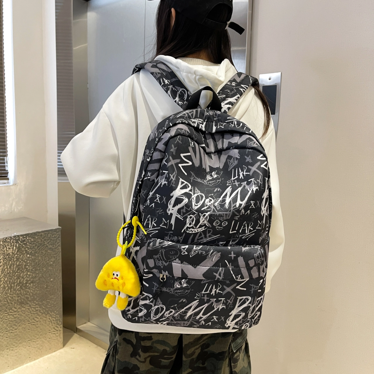 泰格奴 涂鸦精美机能通勤旅行轻便高颜值潮流百搭大容量背包初中高中大学生上课百搭书包 牛津布 双肩包 男女同款情侣款 紫色/黑色/蓝色