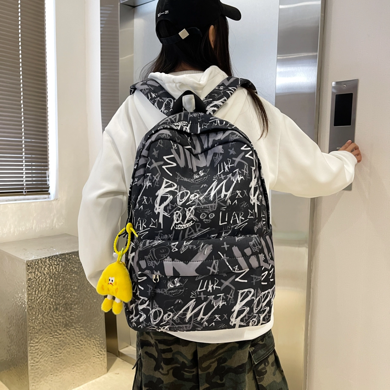 泰格奴 涂鸦精美机能通勤旅行轻便高颜值潮流百搭大容量背包初中高中大学生上课百搭书包 牛津布 双肩包 男女同款情侣款 紫色/黑色/蓝色