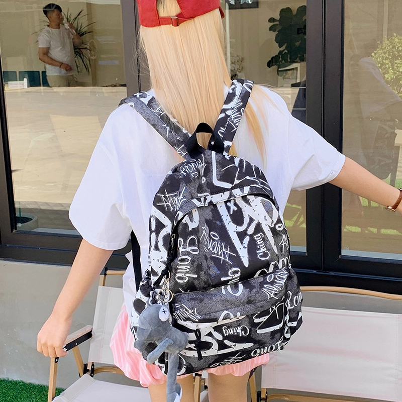 泰格奴 涂鸦精美机能通勤旅行小清新轻便高颜值大容量背包初中高中大学生上课百搭书包 尼龙布 双肩包 男女同款情侣款 灰白色/黑白色
