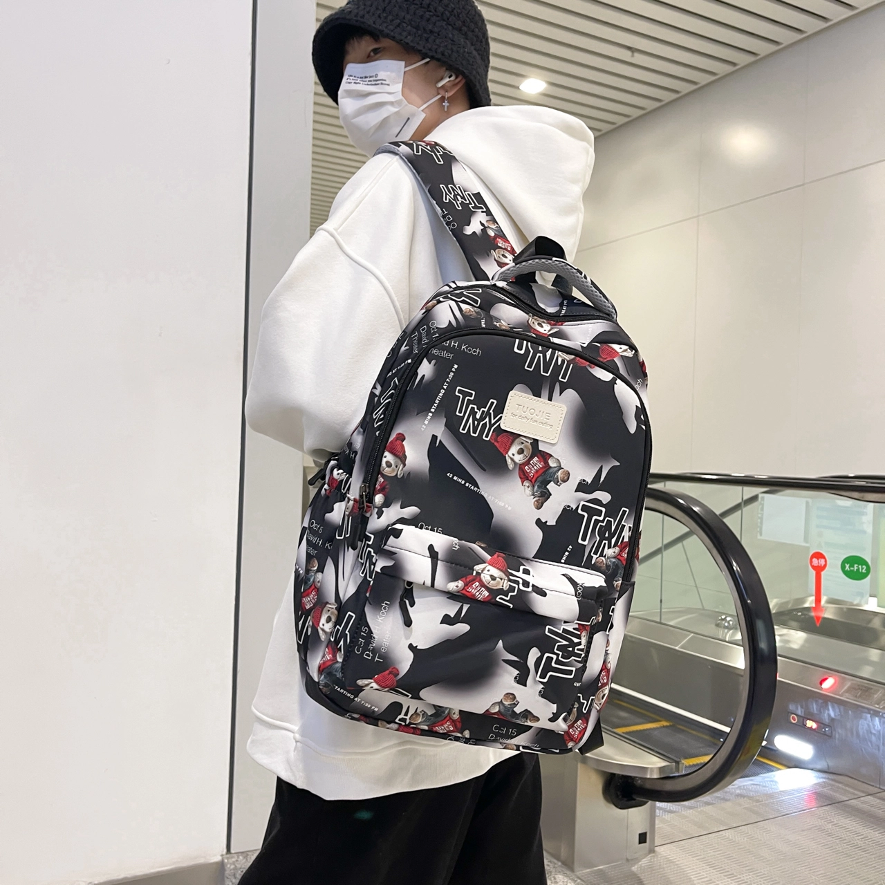 泰格奴 涂鸦精美旅行小清新轻便高颜值大容量背包初中高中大学生上课百搭书包 尼龙 双肩包 常规 男女同款情侣款 灰色/蓝色/黑色