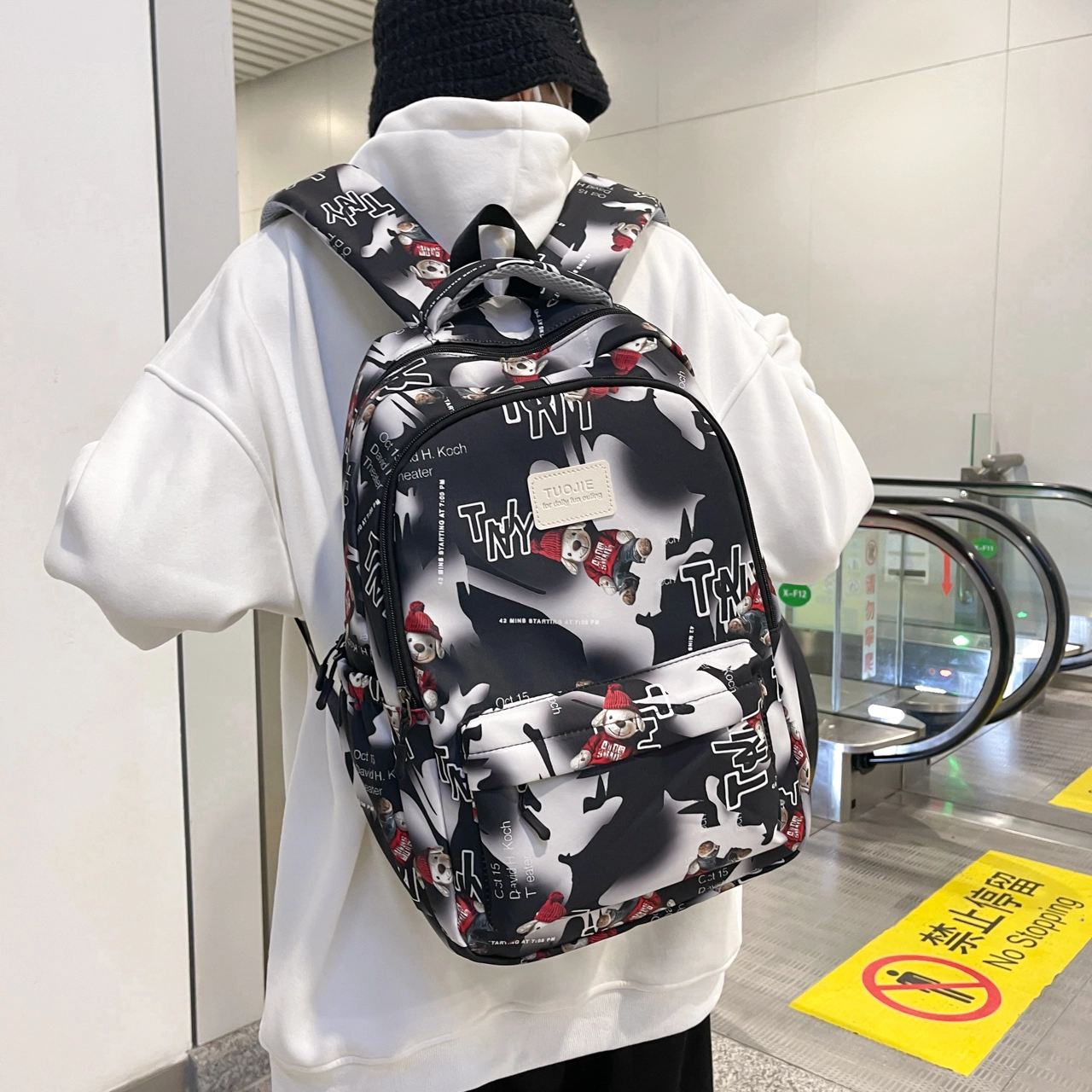 泰格奴 涂鸦精美旅行小清新轻便高颜值大容量背包初中高中大学生上课百搭书包 尼龙 双肩包 常规 男女同款情侣款 灰色/蓝色/黑色