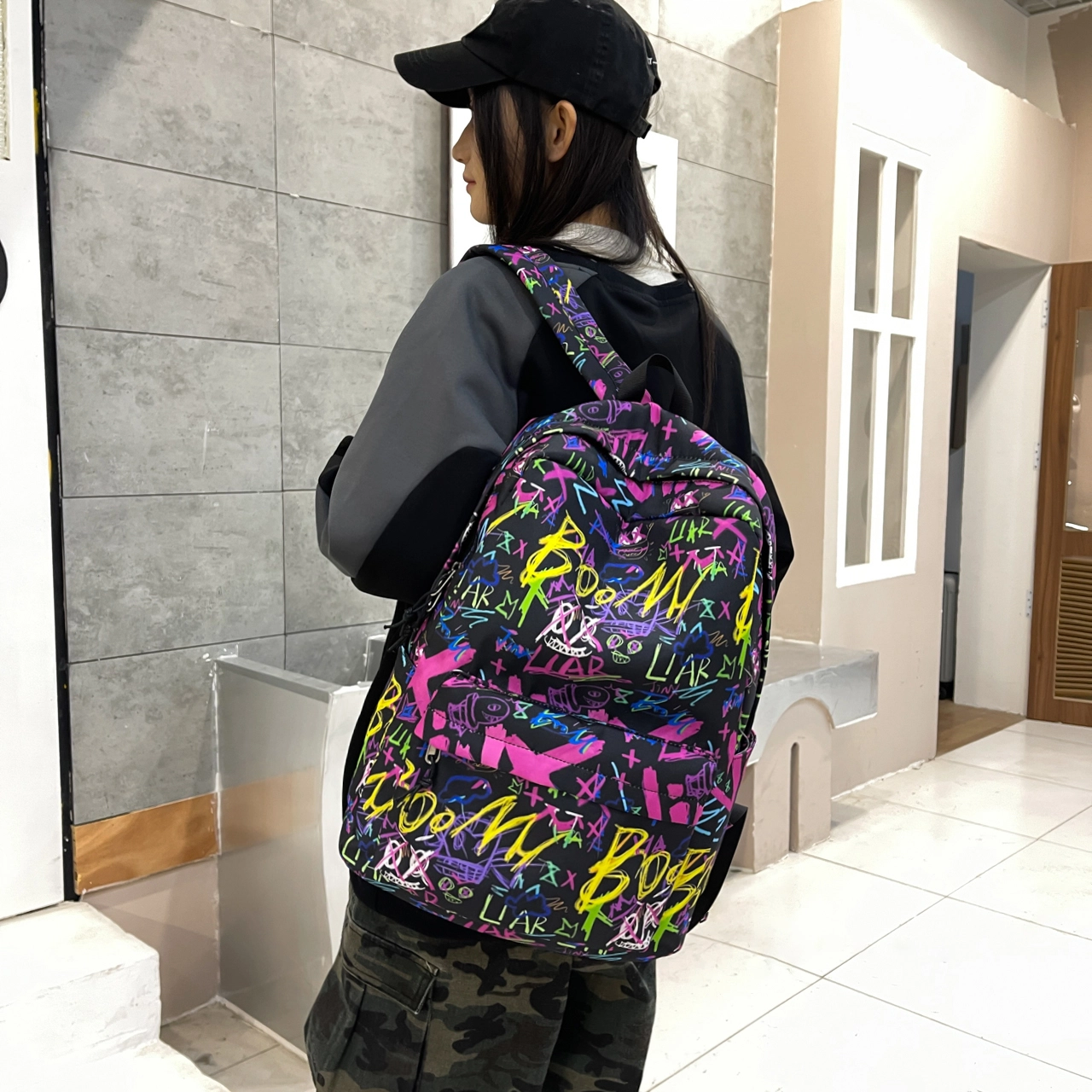 泰格奴 涂鸦精美机能通勤旅行轻便高颜值潮流百搭大容量背包初中高中大学生上课百搭书包 牛津布 双肩包 男女同款情侣款 紫色/黑色/蓝色