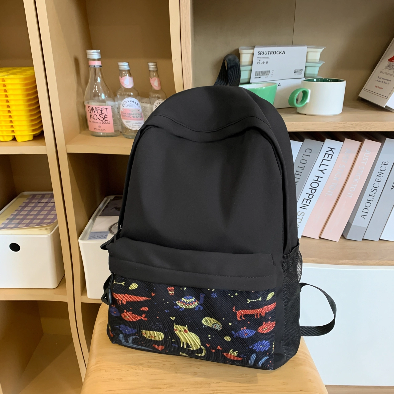 泰格奴 涂鸦精美机能通勤旅行小清新轻便高颜值大容量背包上课百搭书包 尼龙 双肩包 常规 男女同款情侣款 白色/灰色/黑色