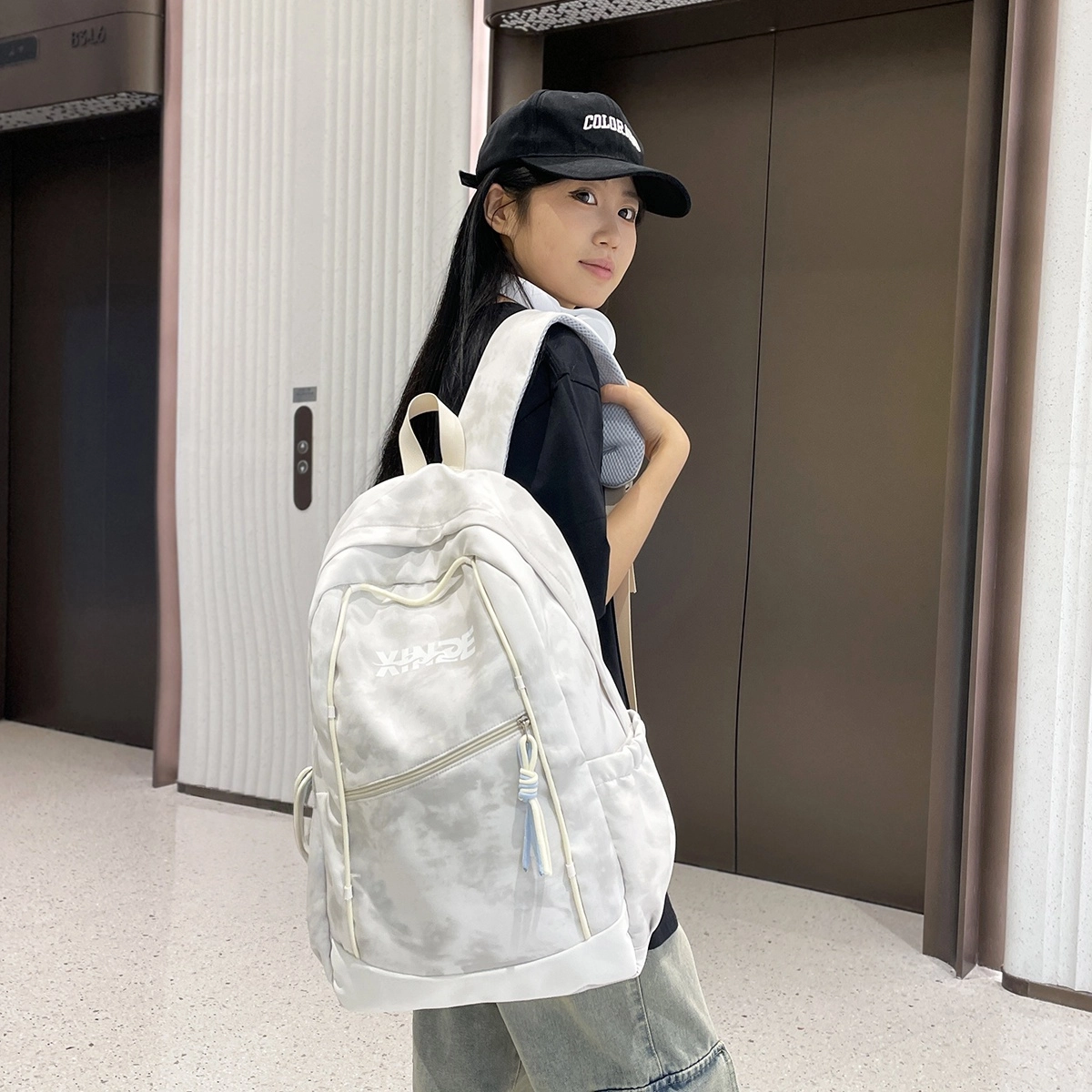 泰格奴 纯色字母休闲百搭高颜值精美配色质感旅行潮流初高中大学生上课书包 尼龙 双肩包 男女同款情侣款 白色/绿色/黑色/粉红色/酒红色
