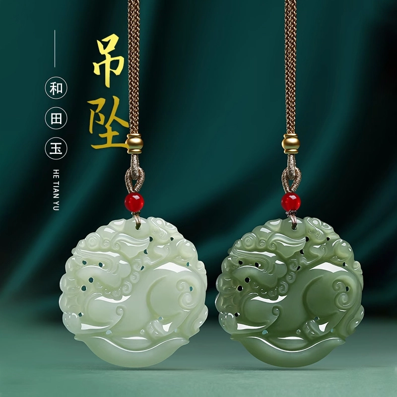 白泽宇宙 【八方来财】脚踏元宝貔貅 新中式古风落地元宝双面精雕皮丘玉佩 财运亨通   #好运 和田玉项链 青白玉 男款