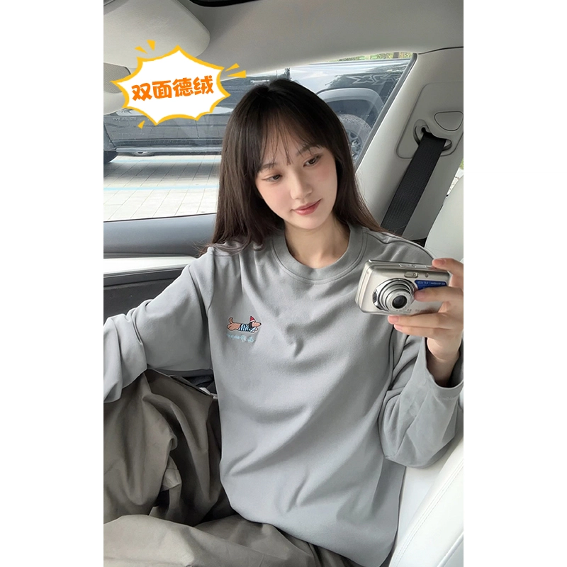 尘映 美式复古高街腊肠狗刺绣简约基础款早秋圆领宽松休闲打底衫户外潮牌百搭青少年学院风套头插肩长袖卫衣 男女同款