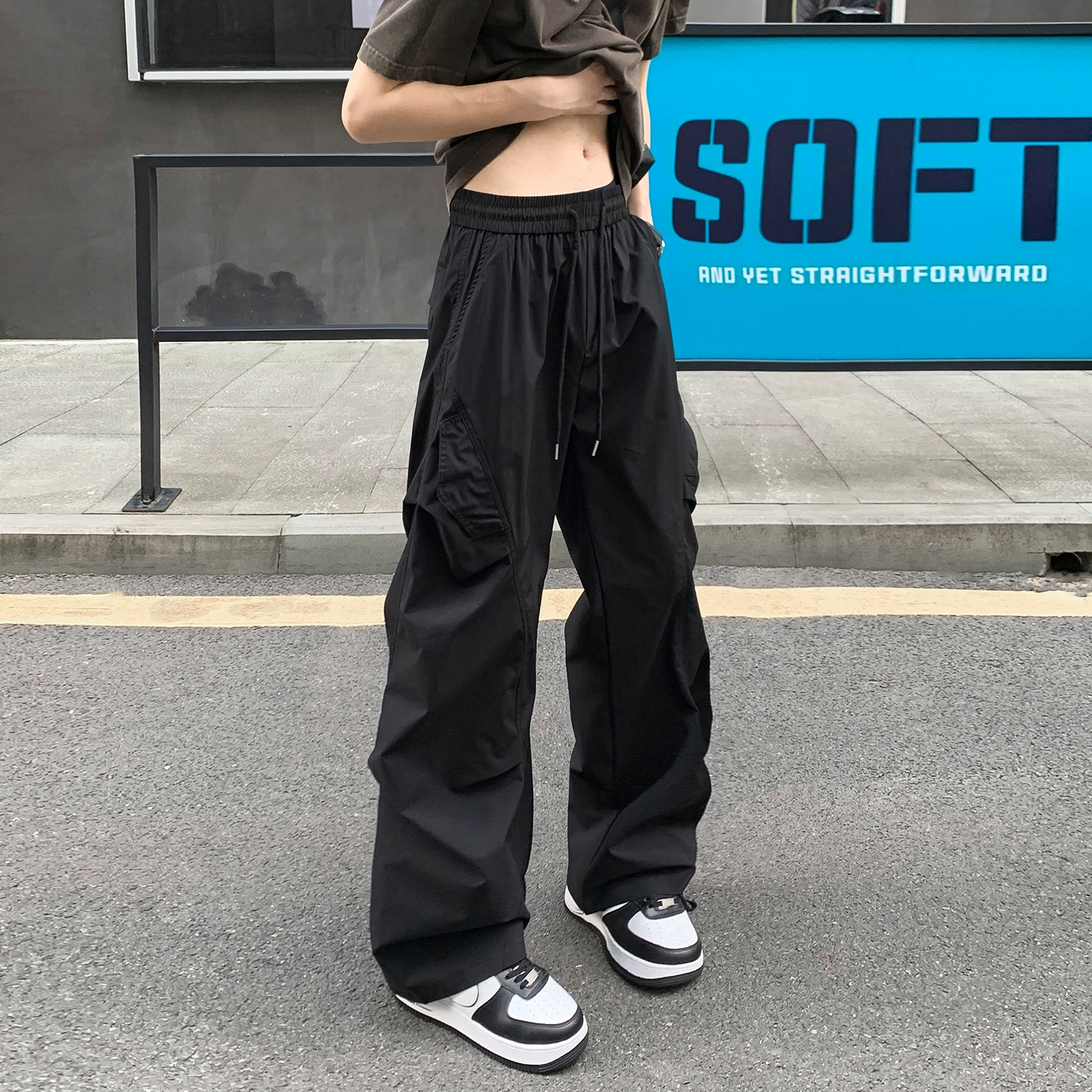 尘映 美式潮牌高街垂感情侣百搭速干透气早秋校园穿搭微阔腿抽绳显高运动通勤长裤宽松纯色直筒裤子工装裤 男女同款