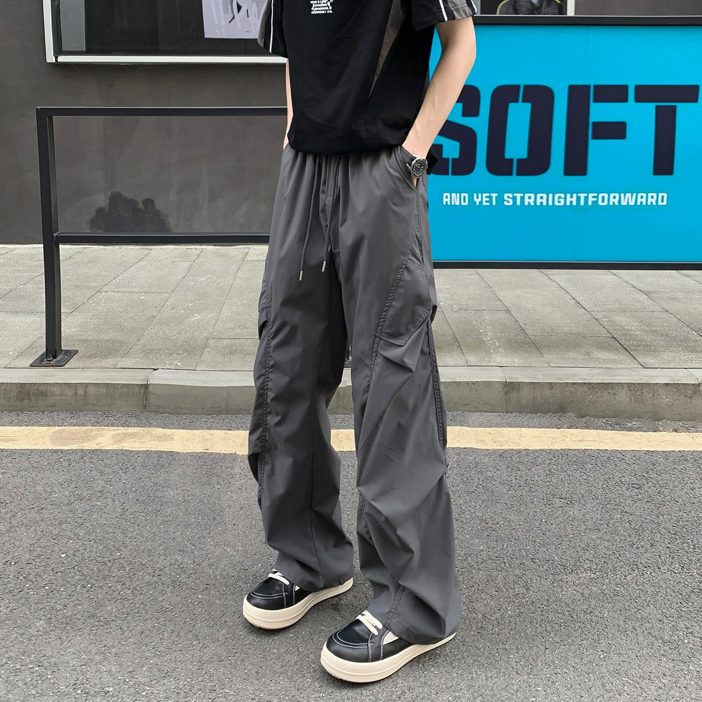 尘映 美式潮牌高街垂感情侣百搭速干透气早秋校园穿搭微阔腿抽绳显高运动通勤长裤宽松纯色直筒裤子工装裤 男女同款