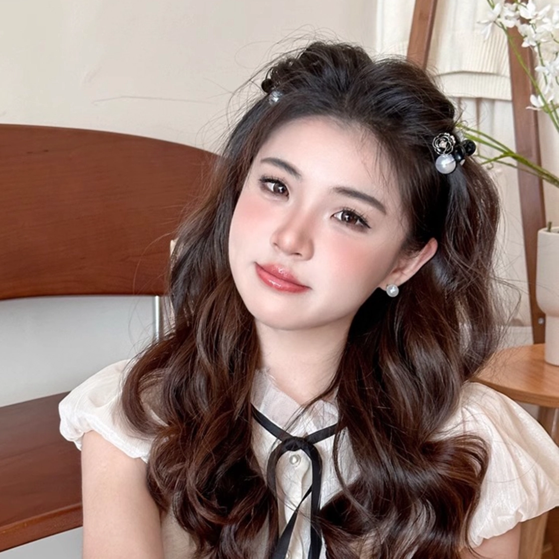希铃 山茶花黑白两色碎发小抓夹 亚克力 发夹 女款
