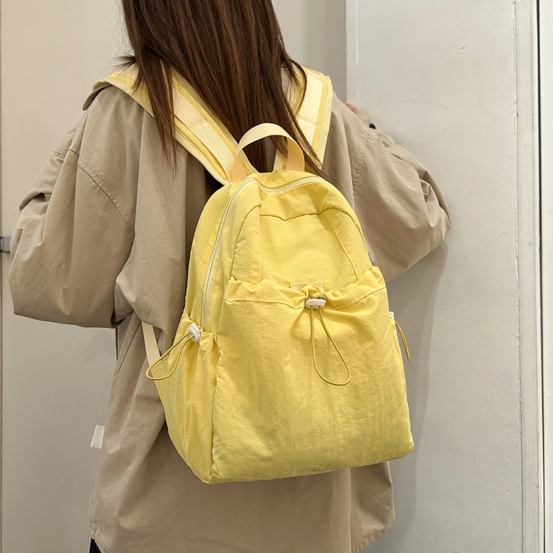 小猪班纳 轻便日系文艺休闲 尼龙 双肩包 常规 男女同款情侣款 多色