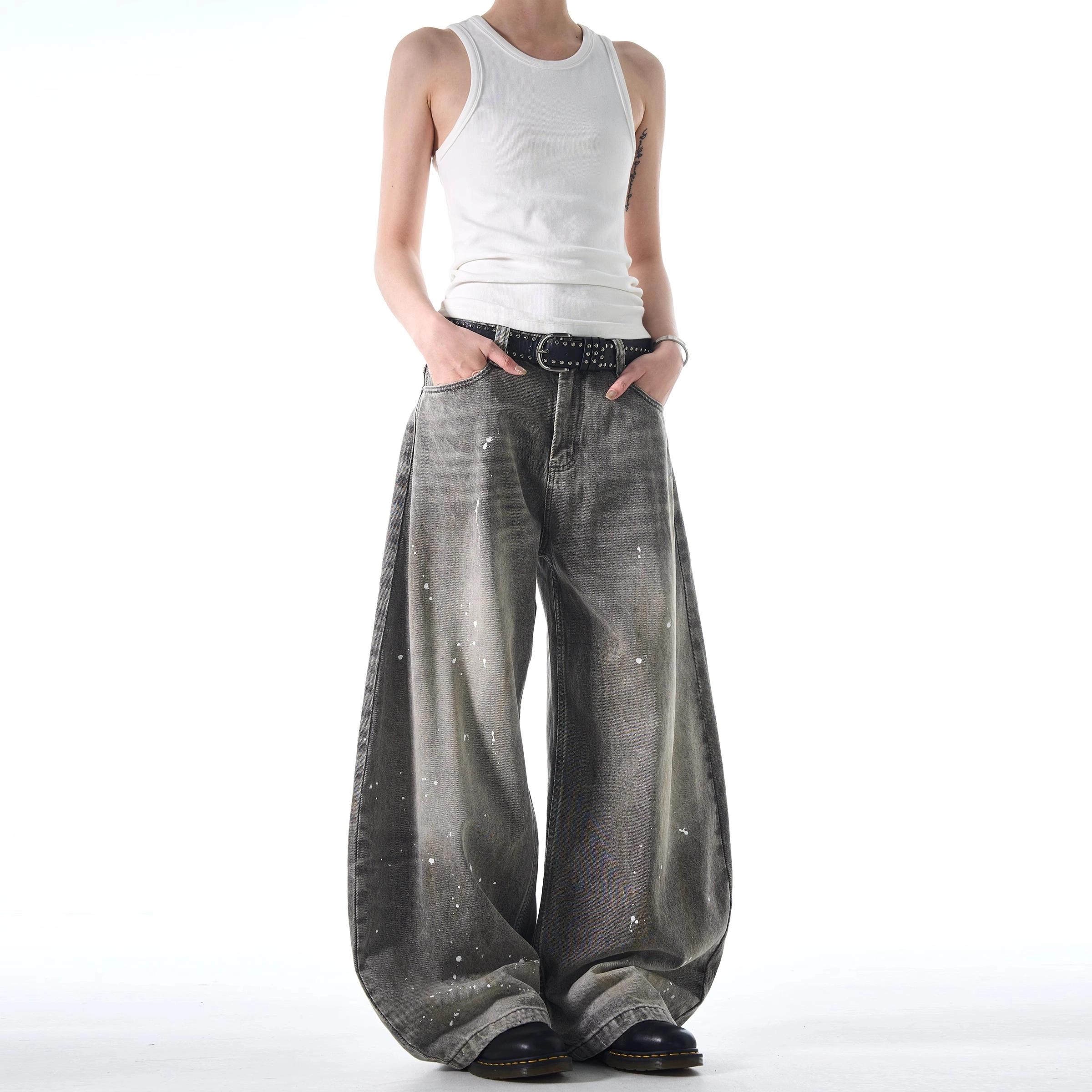 M JEANS STUDIOS 7