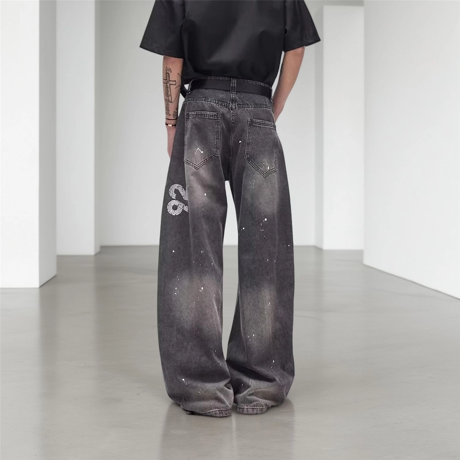 M JEANS STUDIOS 7