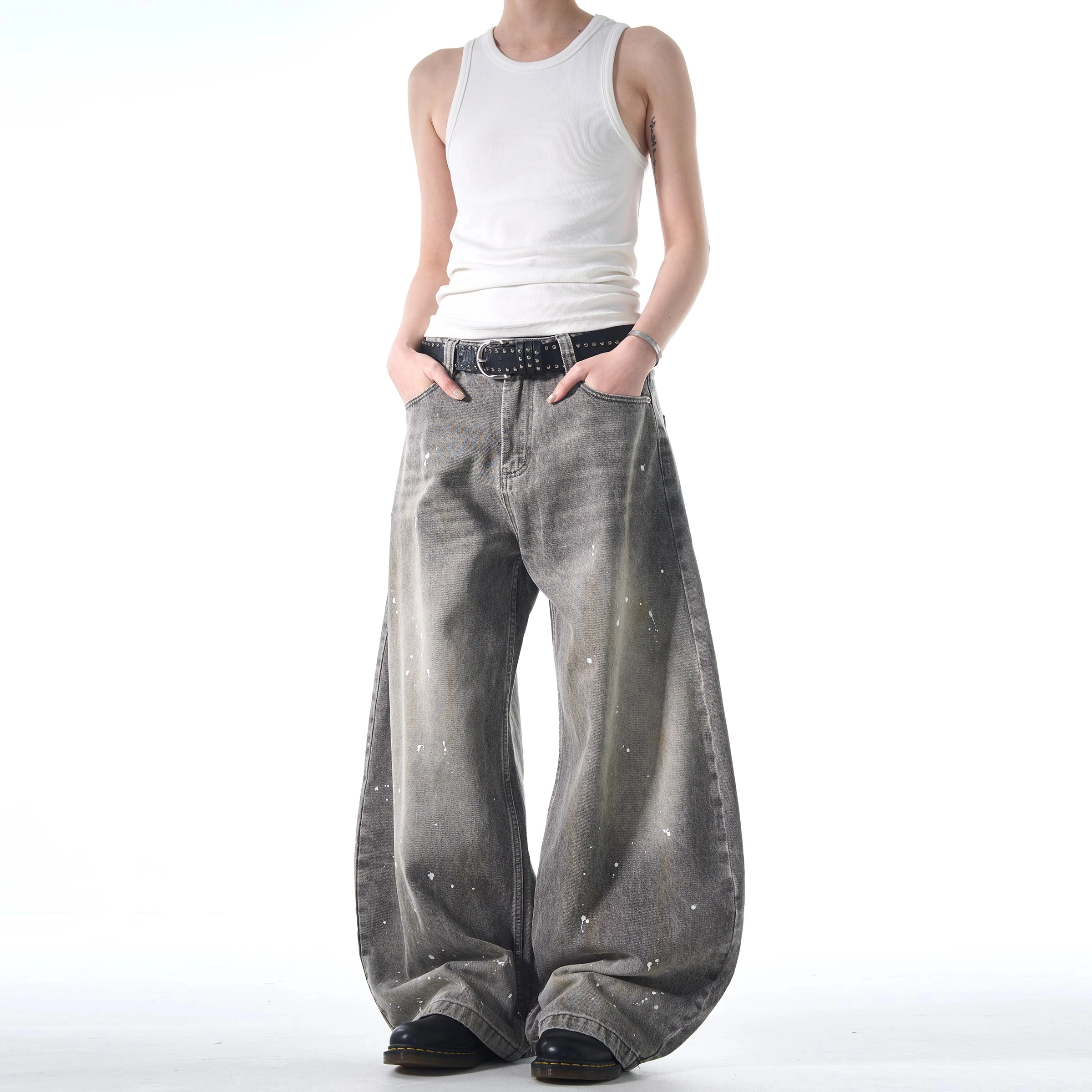 M JEANS STUDIOS 7