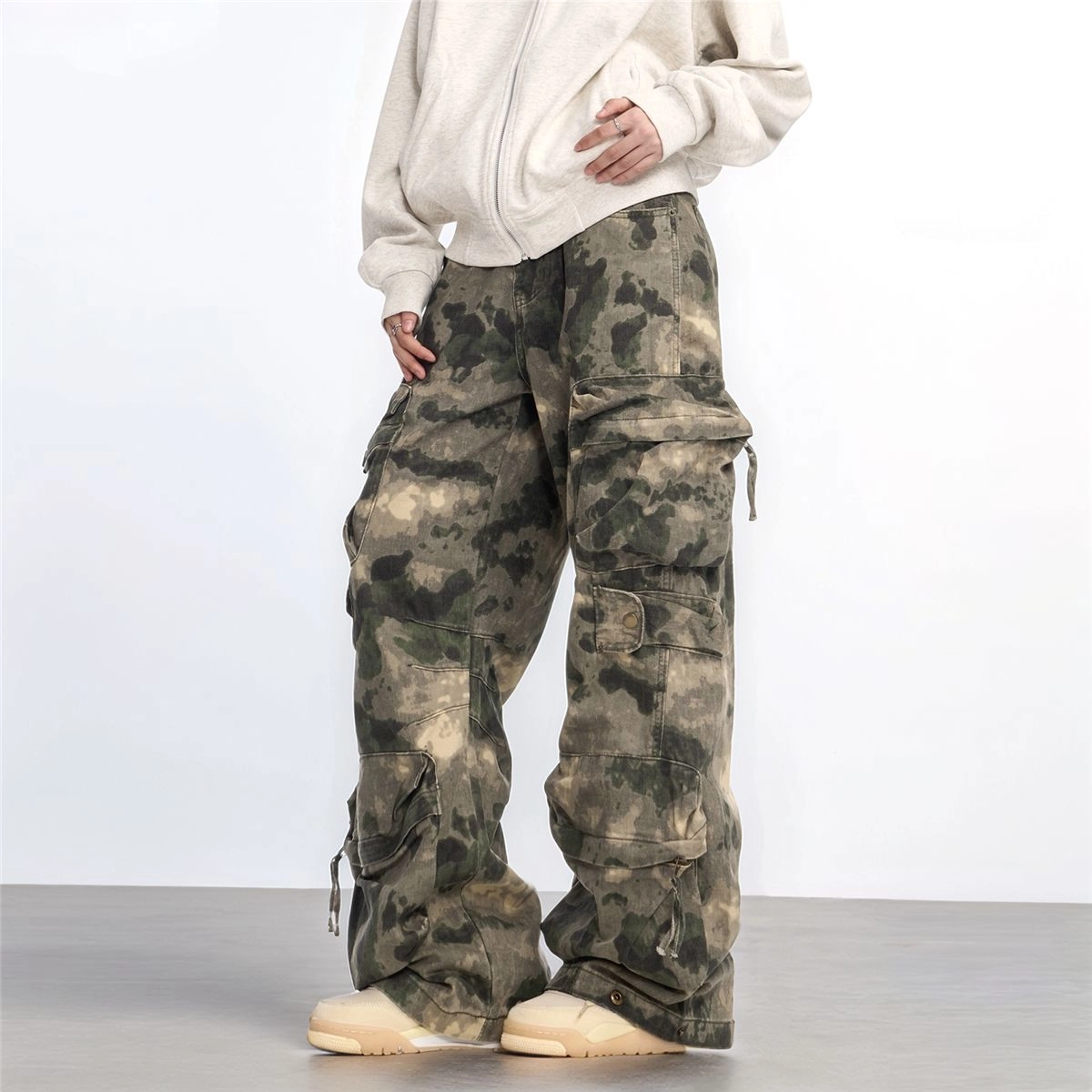 M JEANS STUDIOS 7