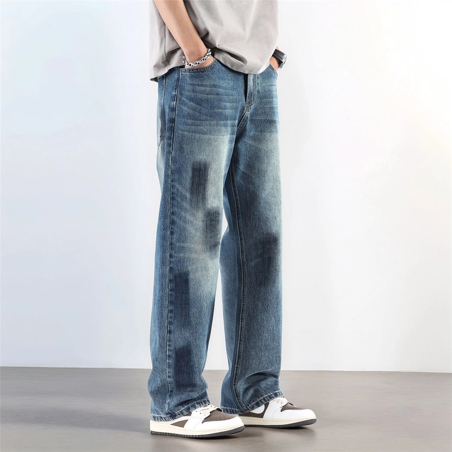 M JEANS STUDIOS 7