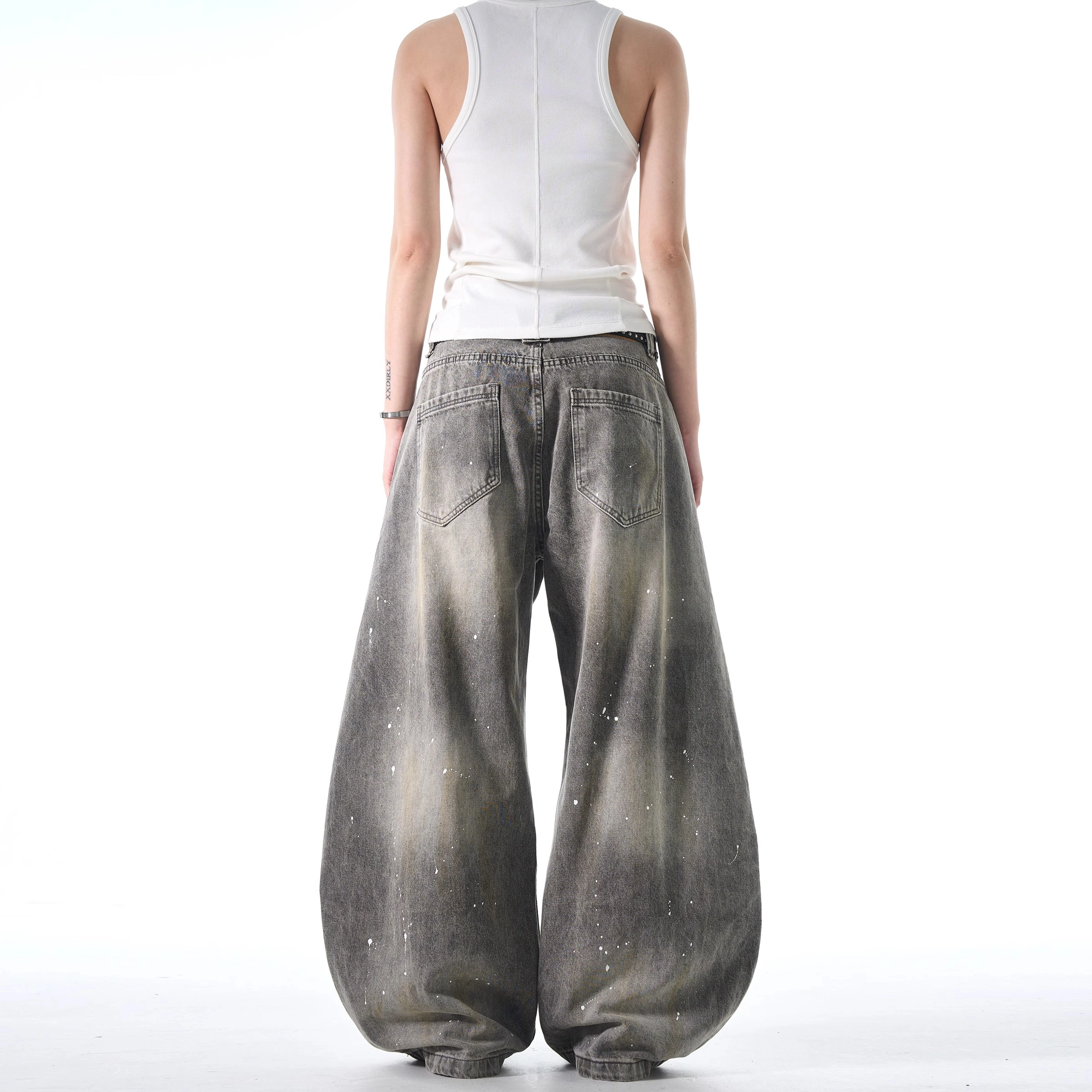 M JEANS STUDIOS 7