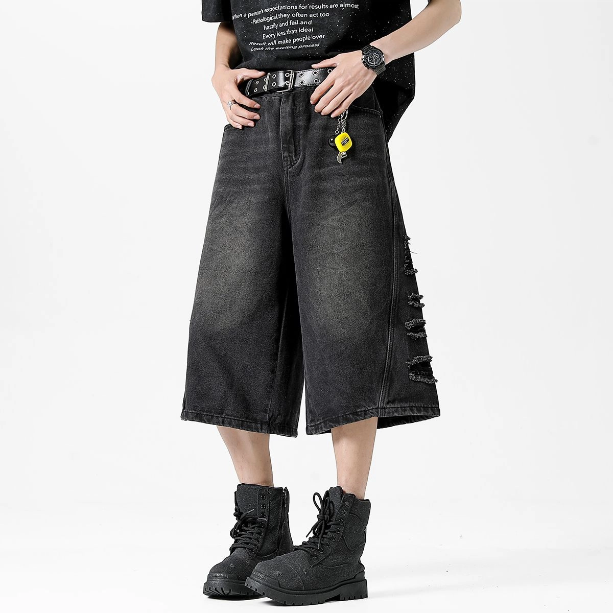 M JEANS STUDIOS 7 vive