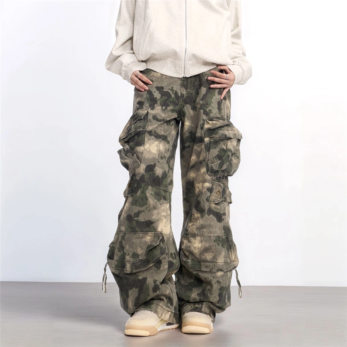 M JEANS STUDIOS 7