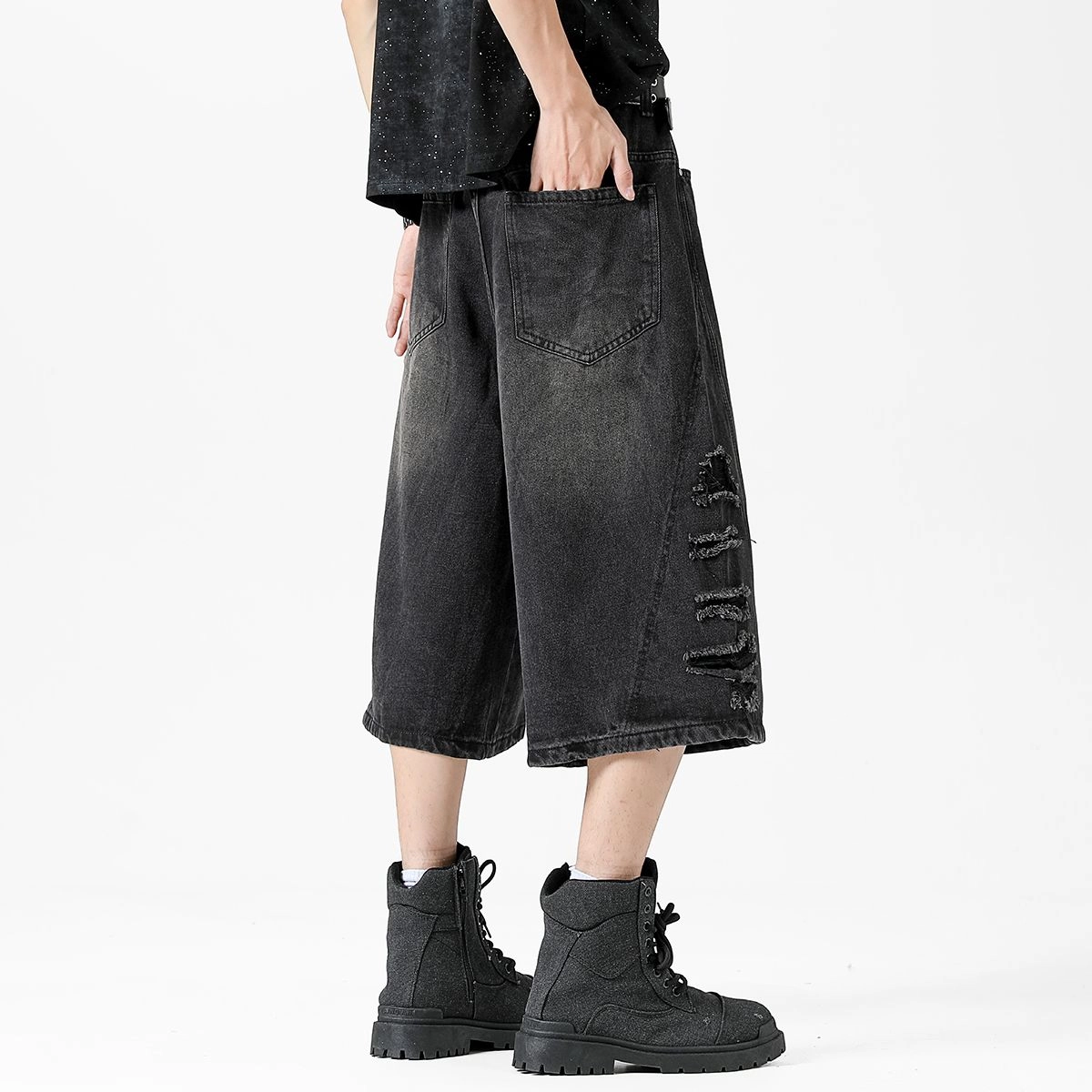 M JEANS STUDIOS 7 vive
