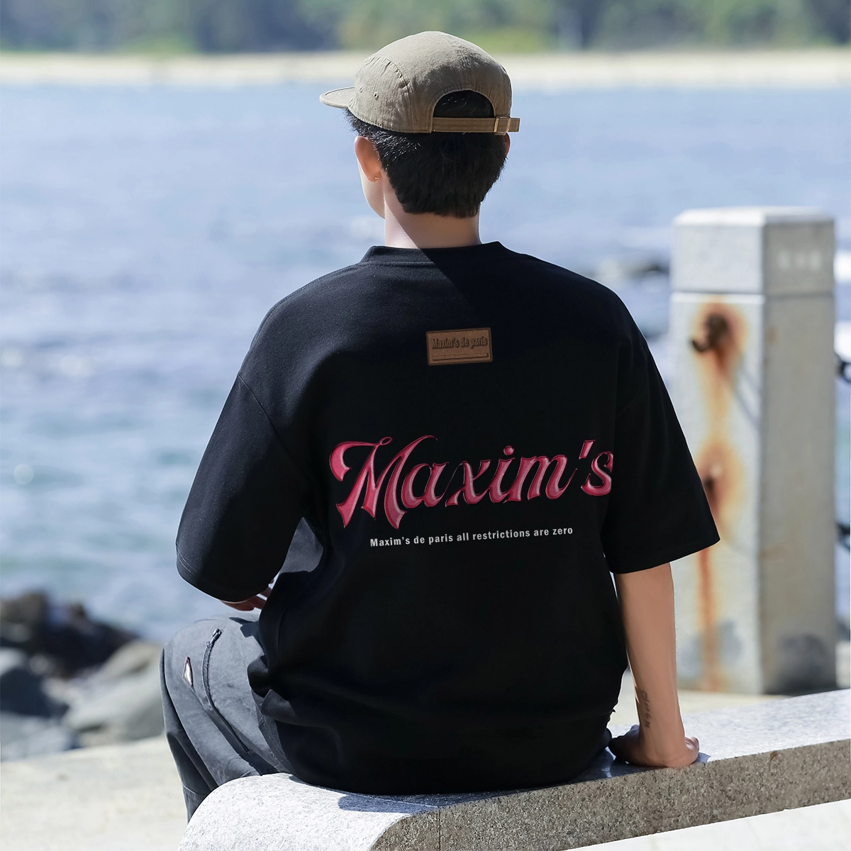 maxim's de paris LOGOT
