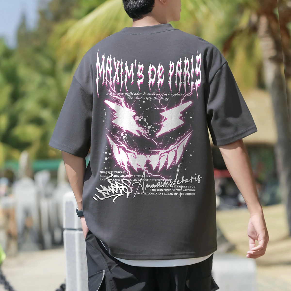 maxim's de paris T