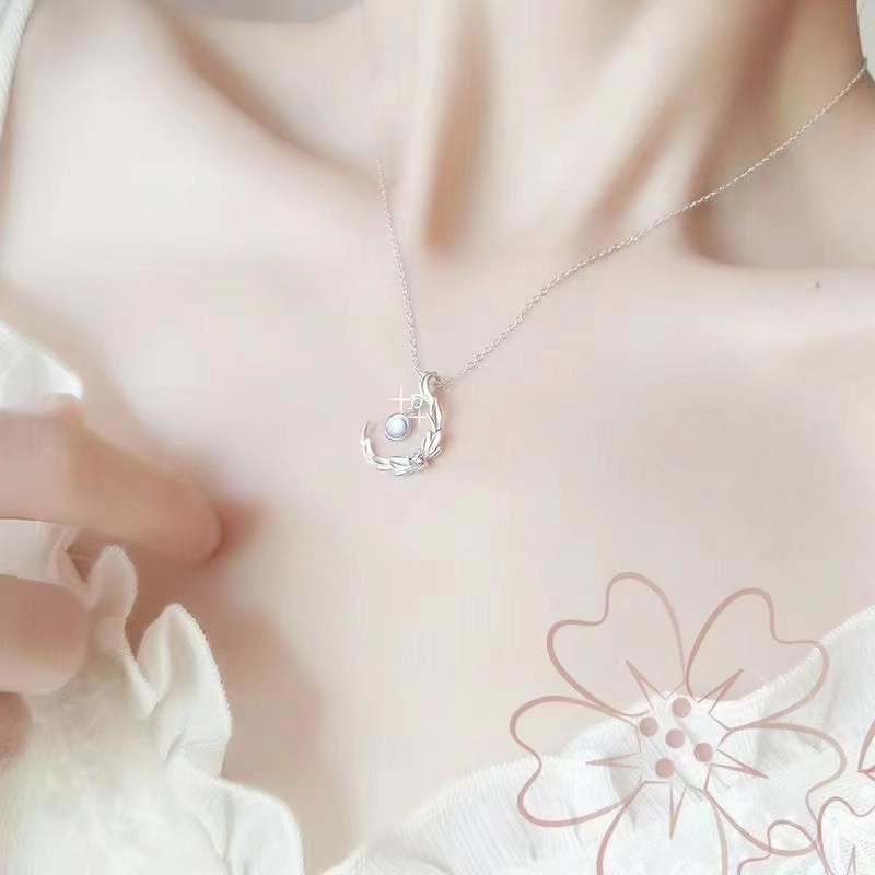 925