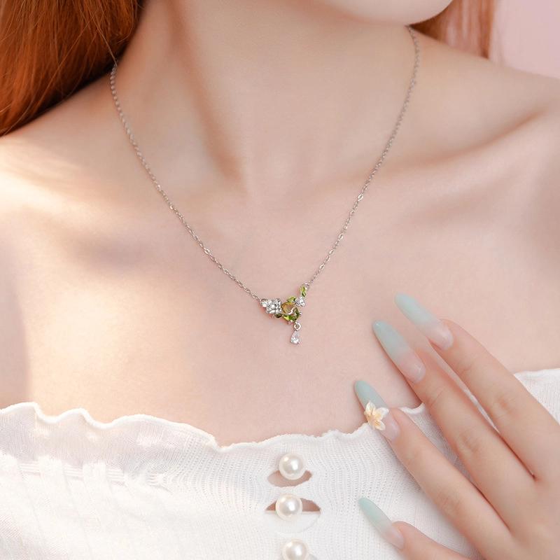 饰之颜 森系风花朵 小众精致闪耀设计创意唯美高颜值 浪漫仙气清新绿山茶花 不锈钢 项链 女款