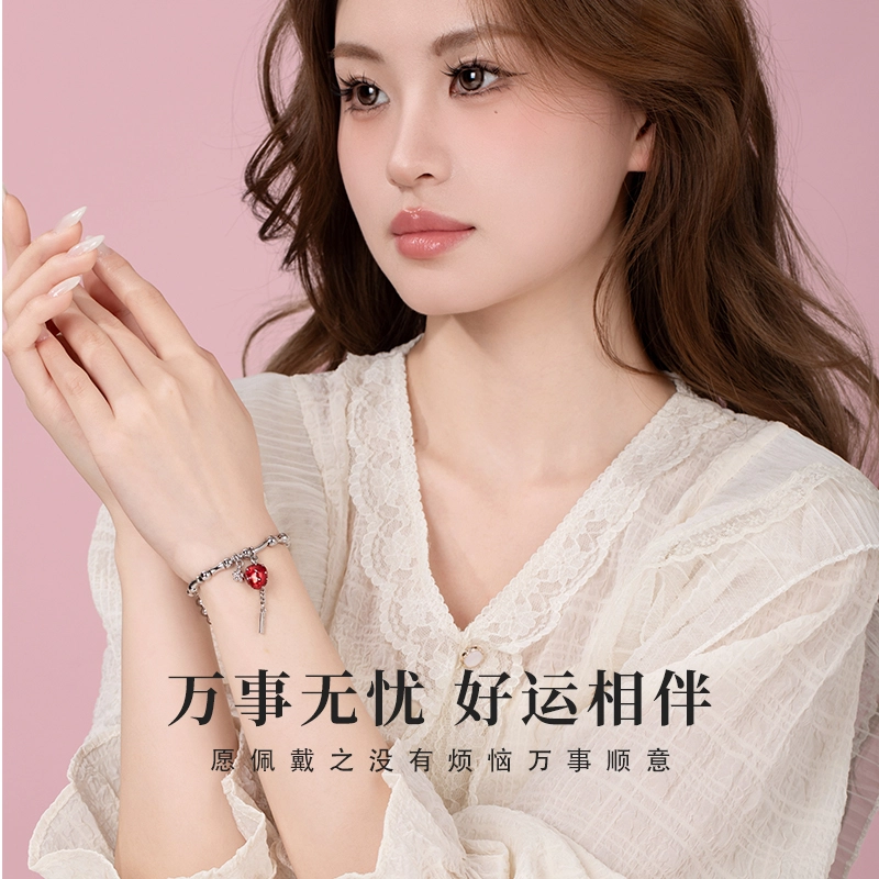 子婳 莓有烦恼草莓轻奢简约小众精致设计可爱草莓小清新 合金 手串 女款