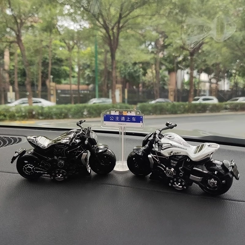 亿嘉爱 炫酷摩托带精致路牌 成品模型