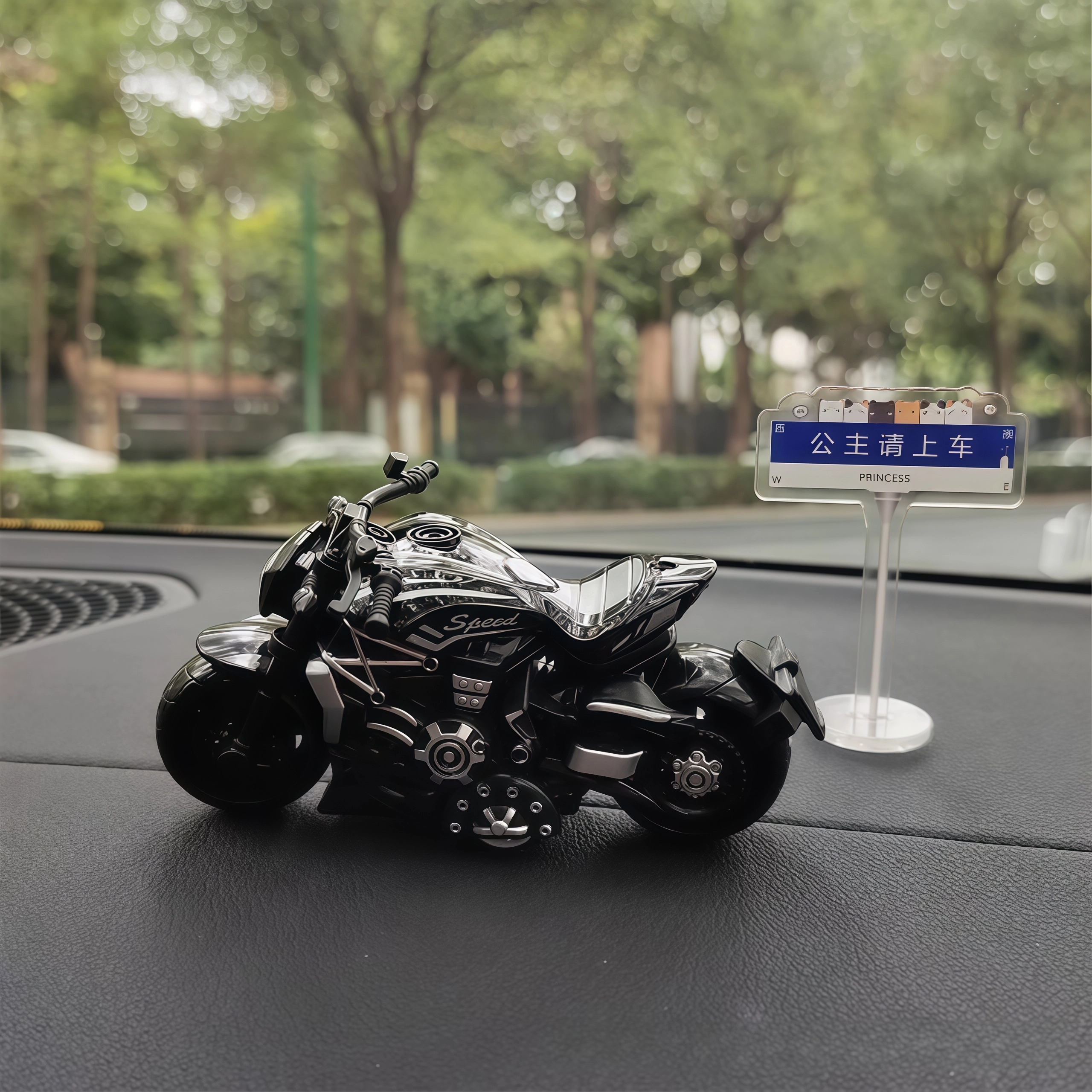 亿嘉爱 炫酷摩托带精致路牌 成品模型