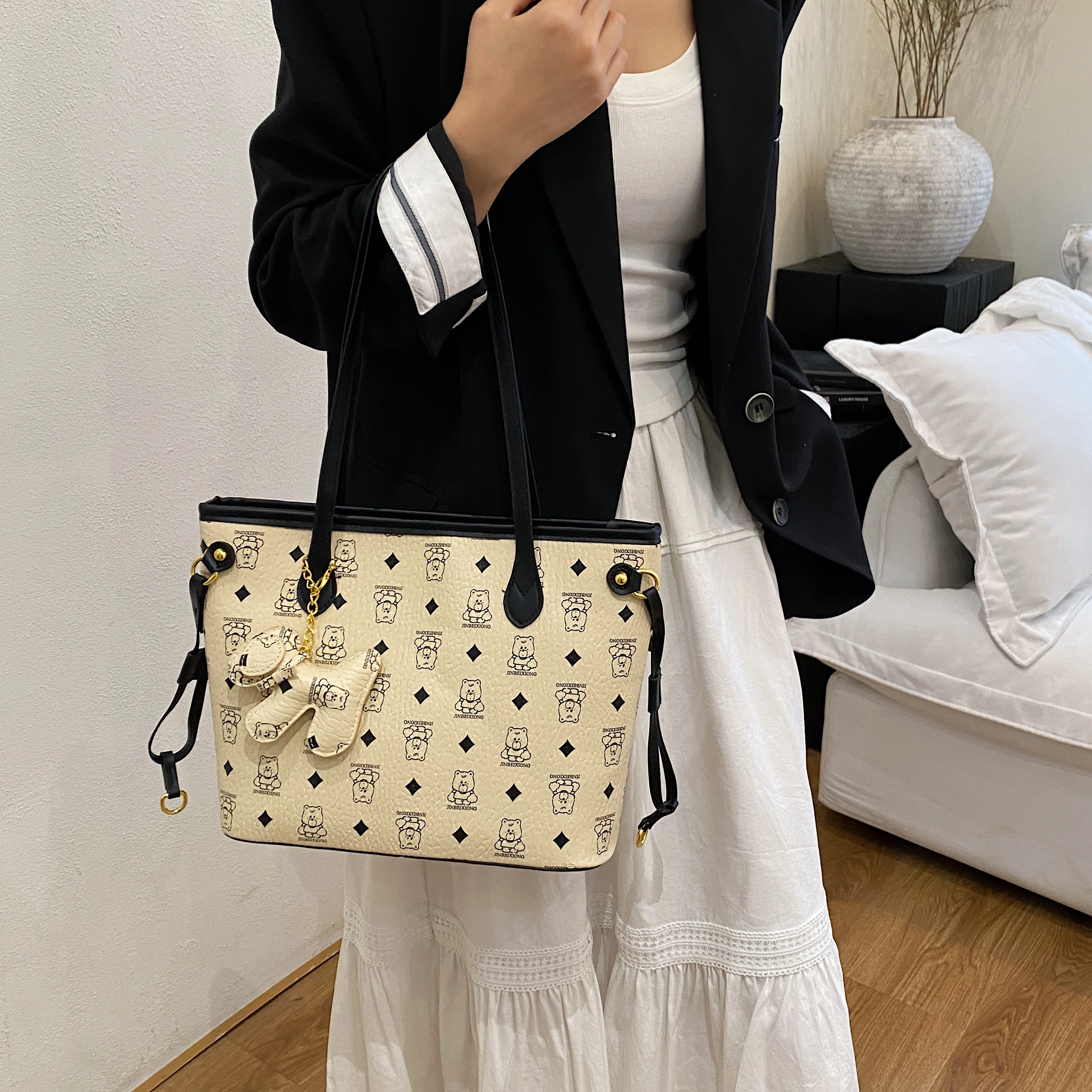 YTARA PU Tote