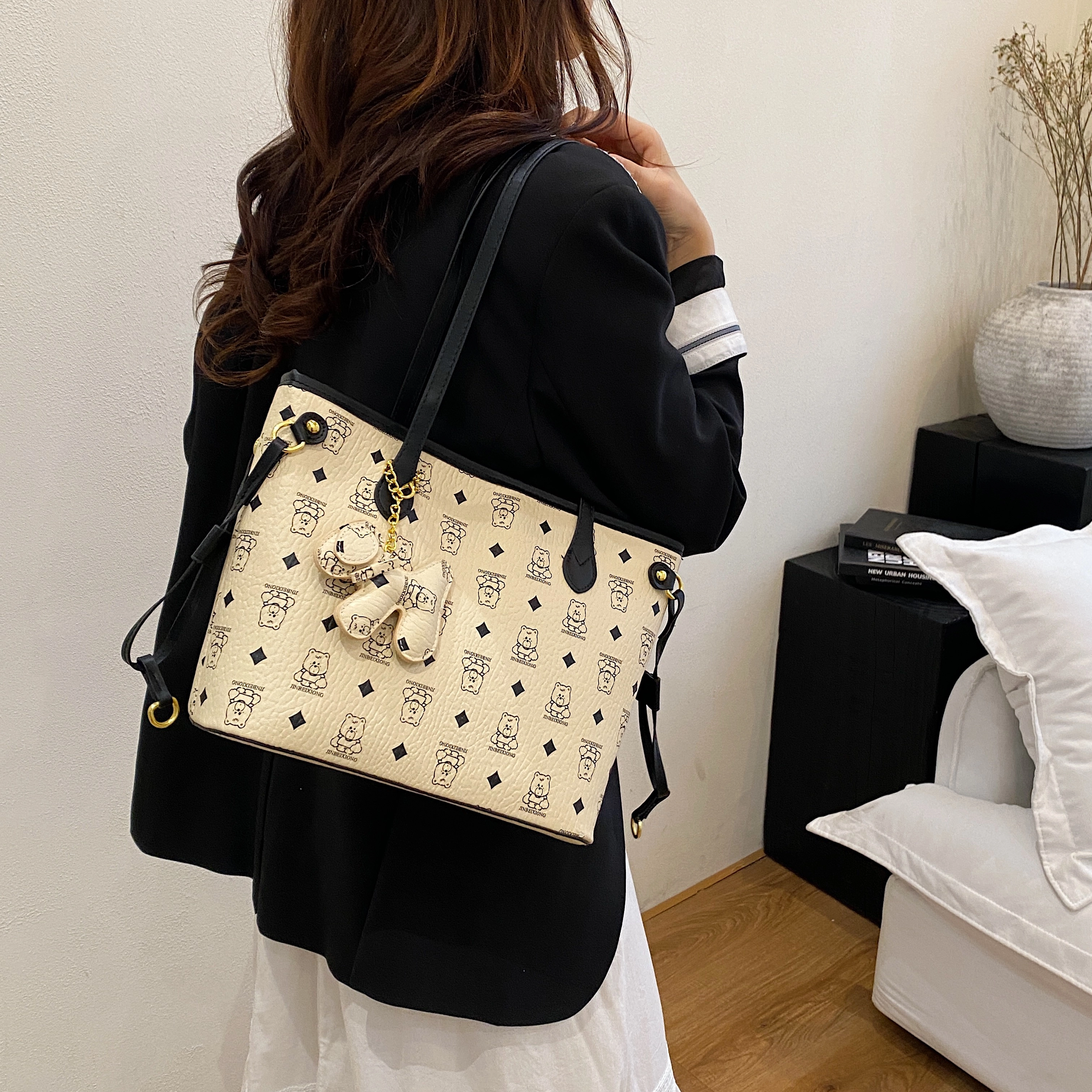 YTARA PU Tote