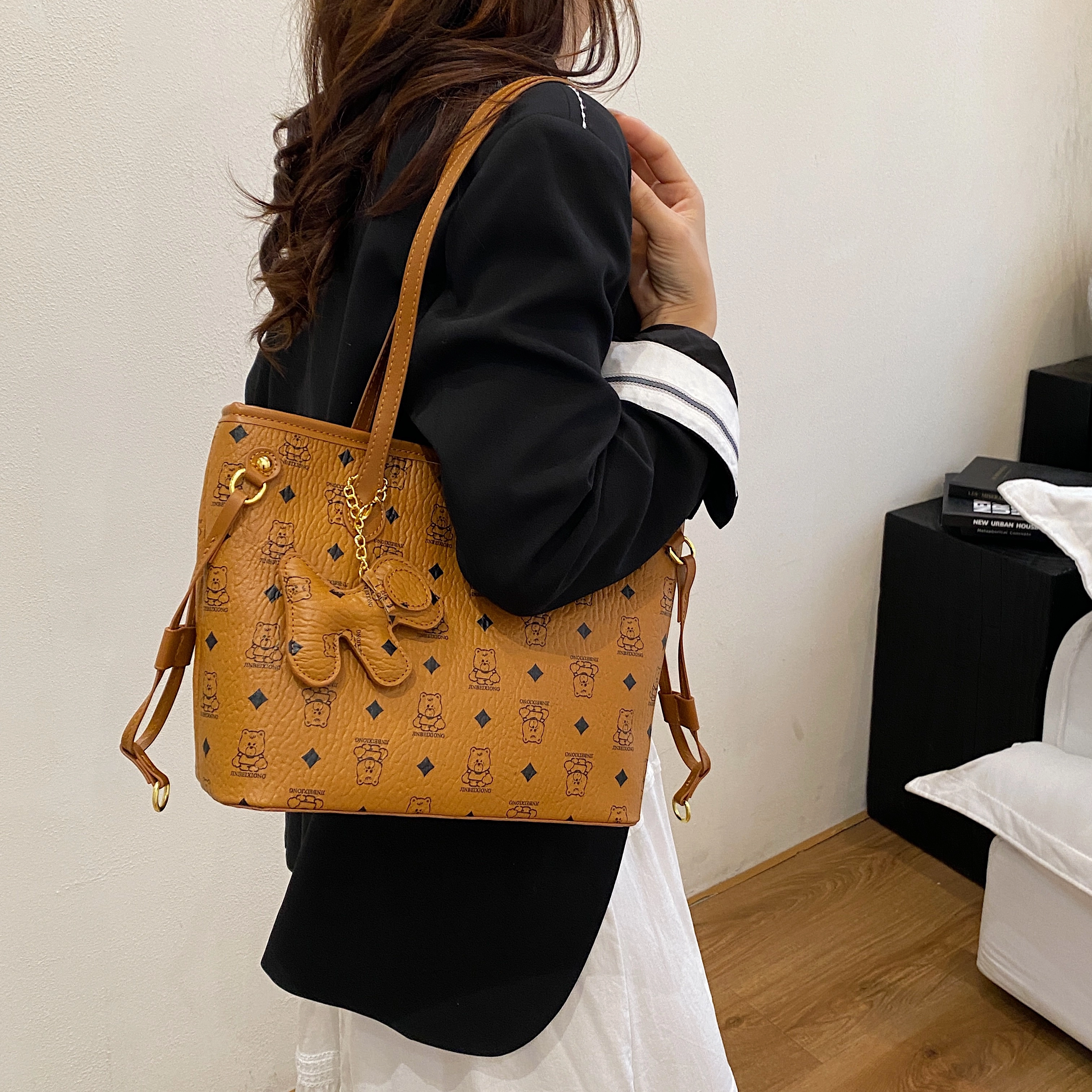 YTARA PU Tote