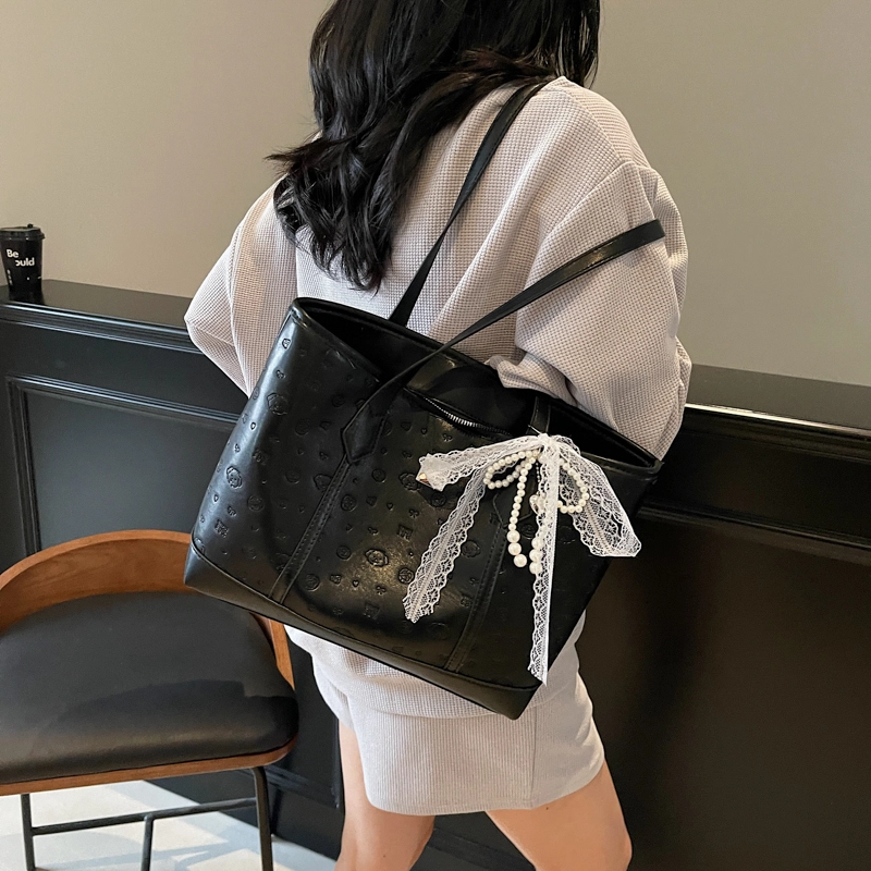 YTARA PU Tote