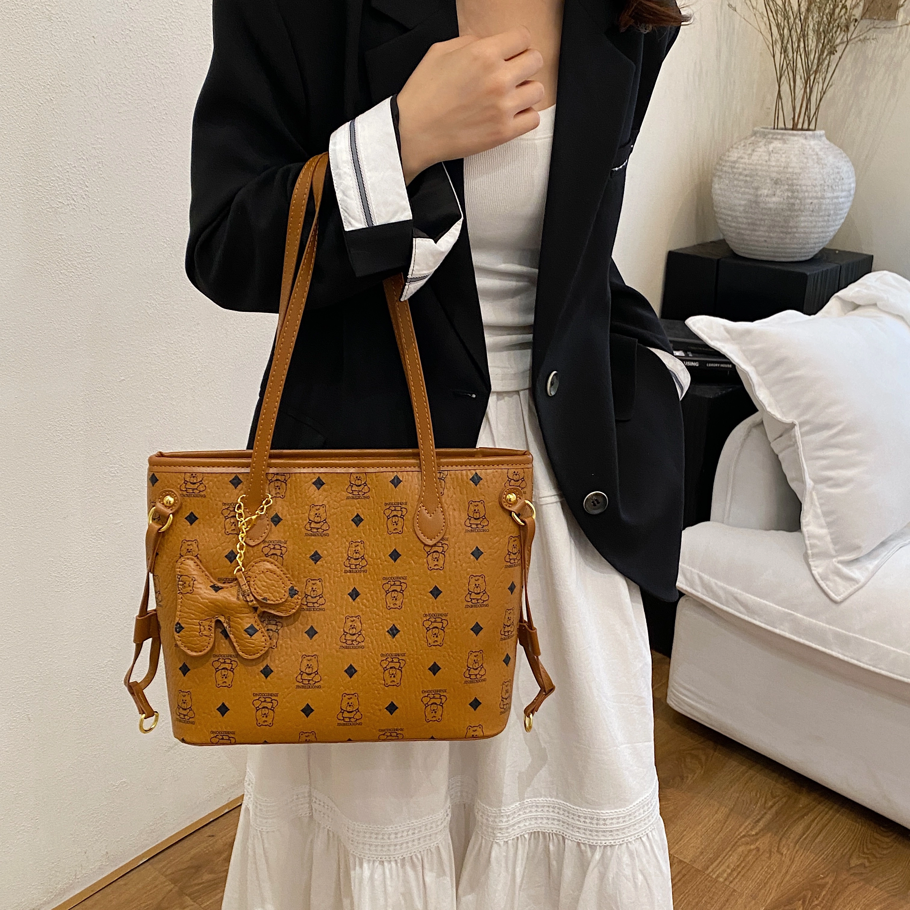YTARA PU Tote