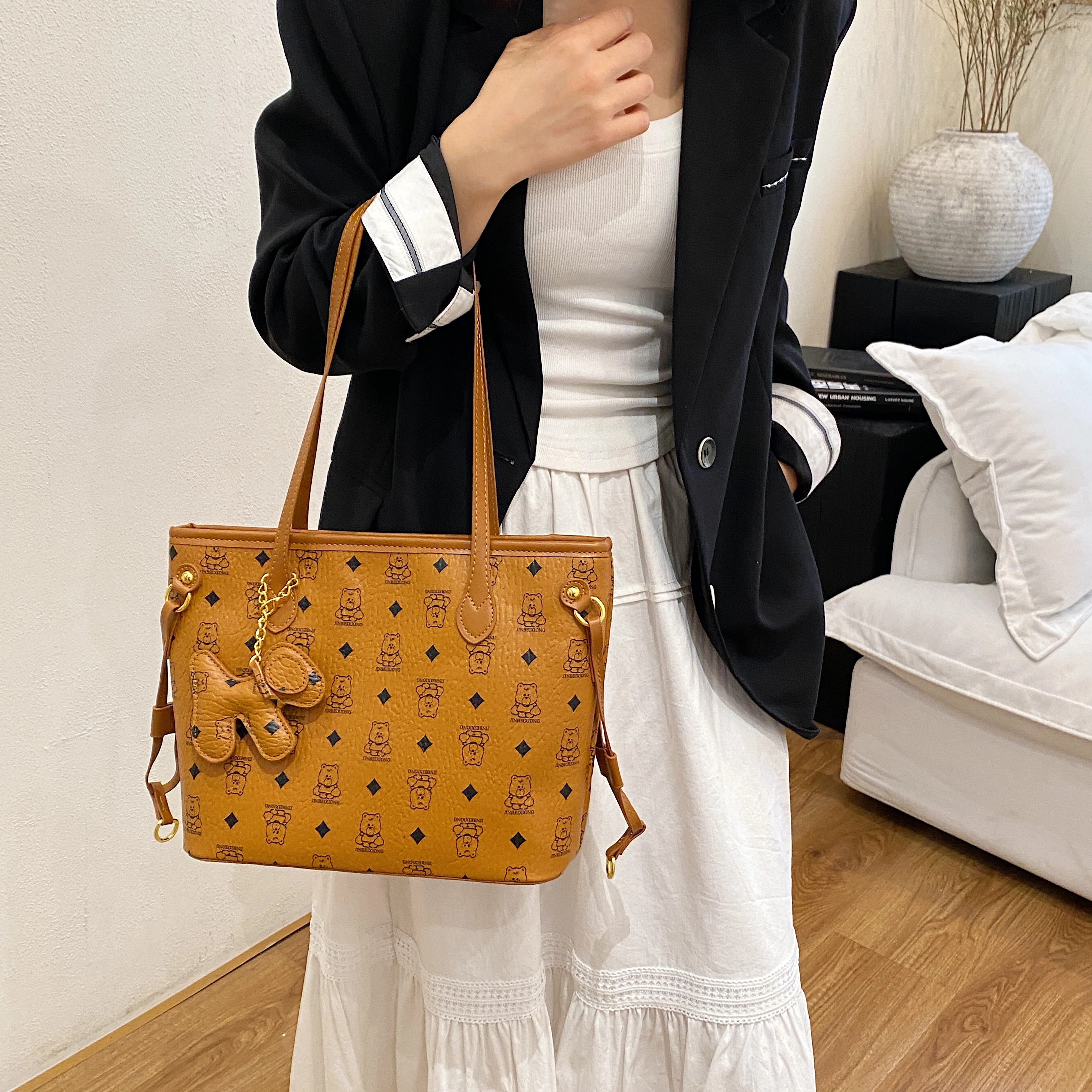 YTARA PU Tote