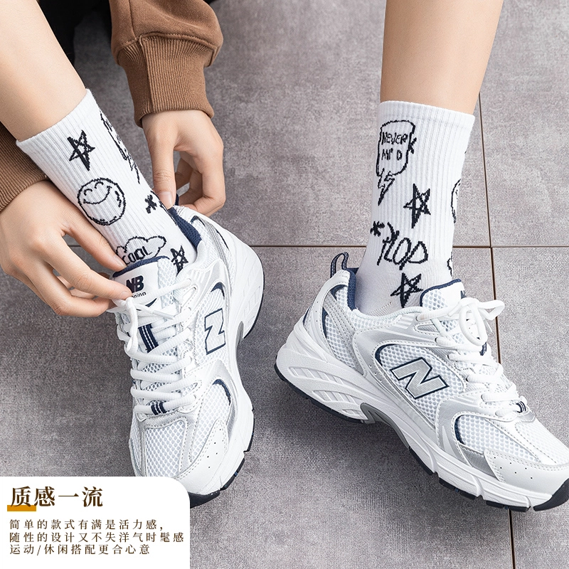 水中花 袜子防臭吸汗训练健身高帮袜街头黑白潮流原创涂鸦学生长袜透气舒适防滑跑步篮球运动袜青少年抑菌抗起球中筒袜 男女同款 组合装