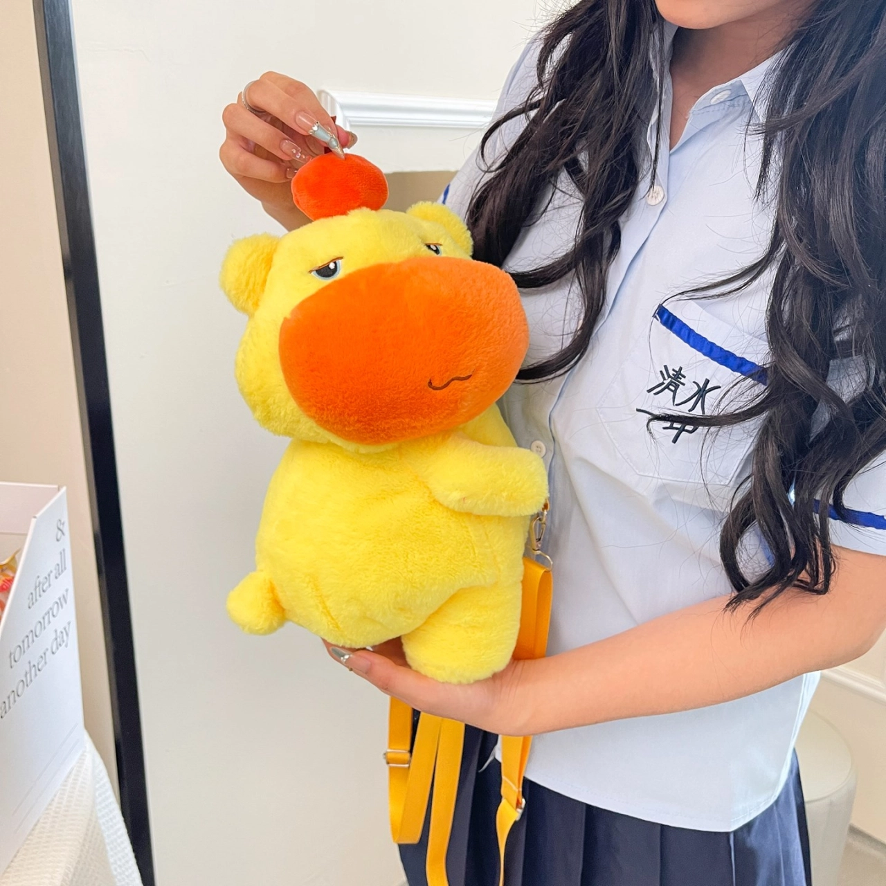 天才小熊 学生书包女初中韩系学院风 小众大高颜值背包 经典时尚设计 高级感 休闲拉链开合 丝绒 双肩包 常规 歪头