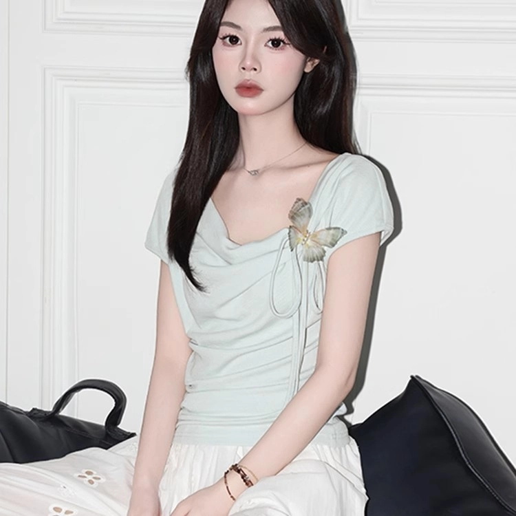 依钗 设计感蝴蝶装饰褶皱斜领截短上衣 女款