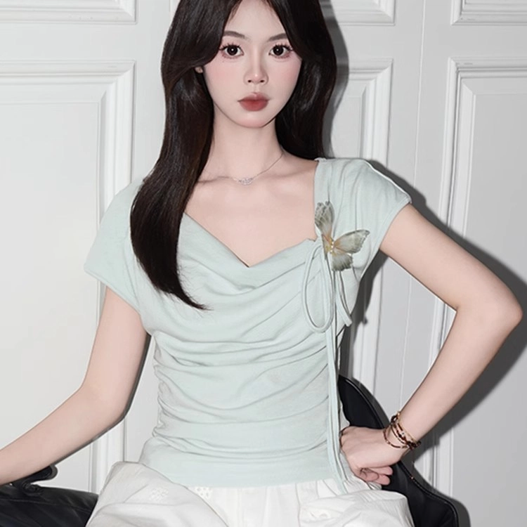 依钗 设计感蝴蝶装饰褶皱斜领截短上衣 女款