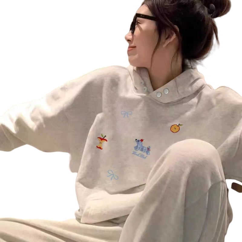 望莱仕 纯棉银狐绒秋季印花百搭宽松个性纽扣连帽女卫衣 女款