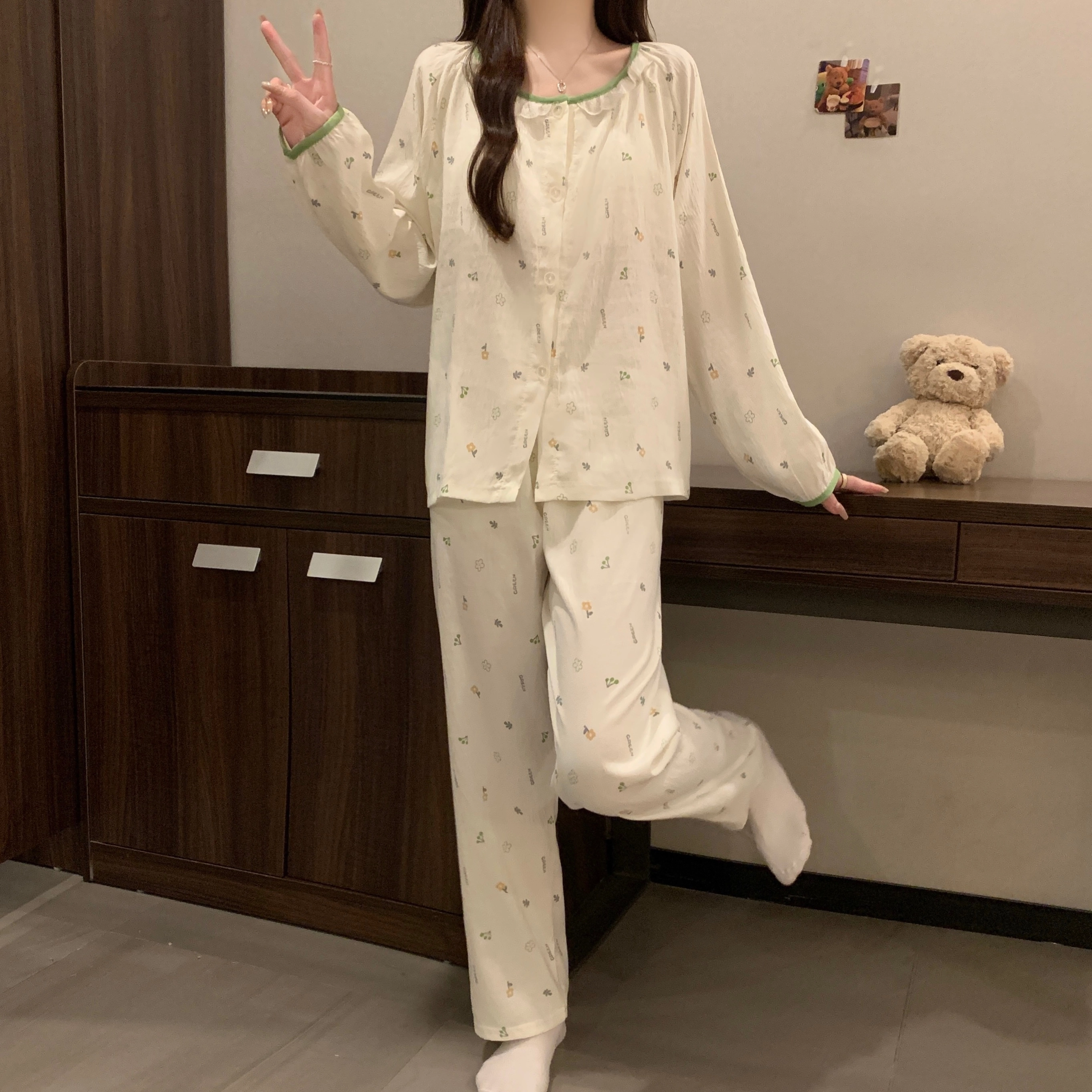 静英鸾 带胸垫长袖长裤圆领卡通小花休闲小清新家居服秋冬季睡衣套装 女款