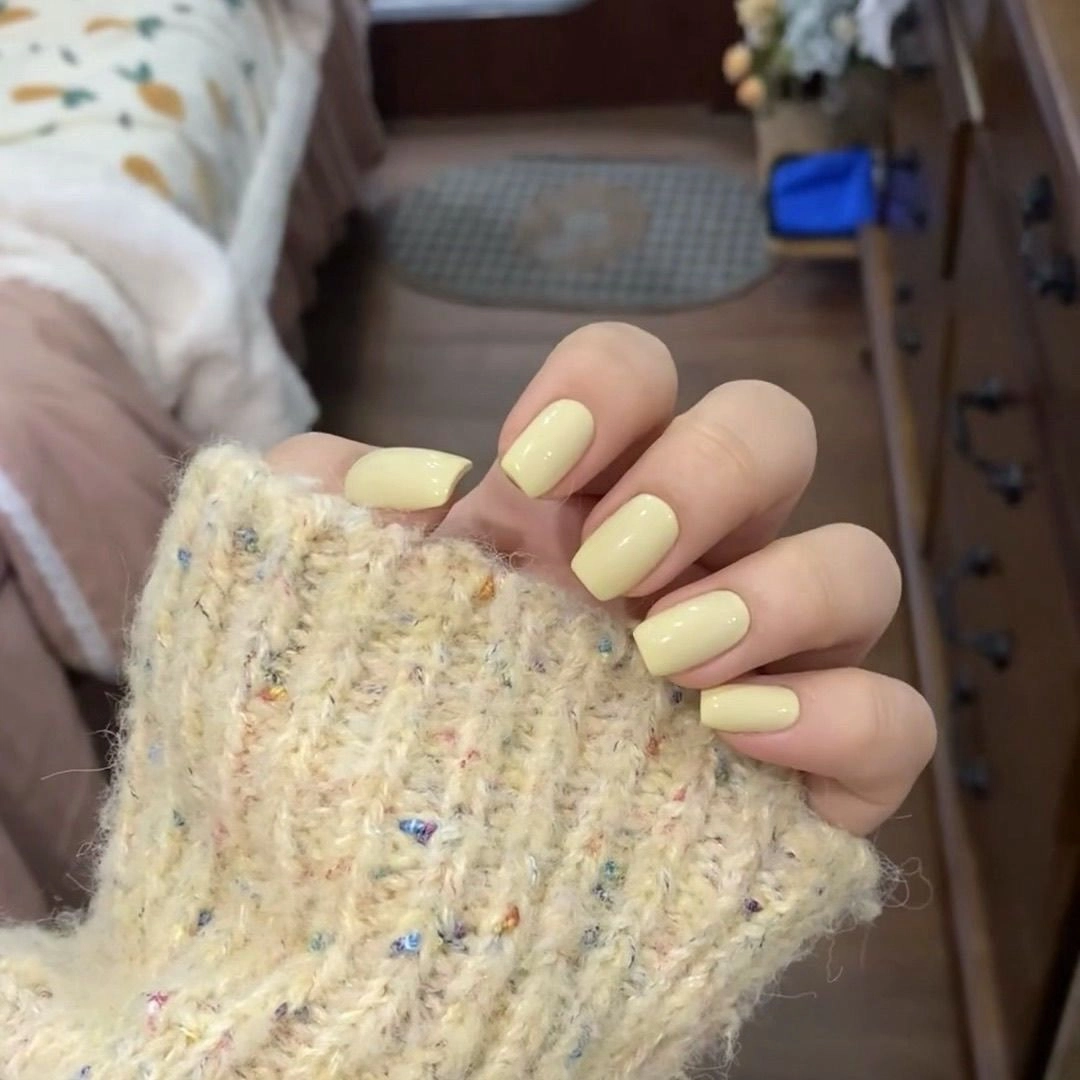 计轩 小鸡黄流行爆款小鸡黄嫩黄色甜美简约美甲可爱少女心  中梯短梯黄色纯色 可爱