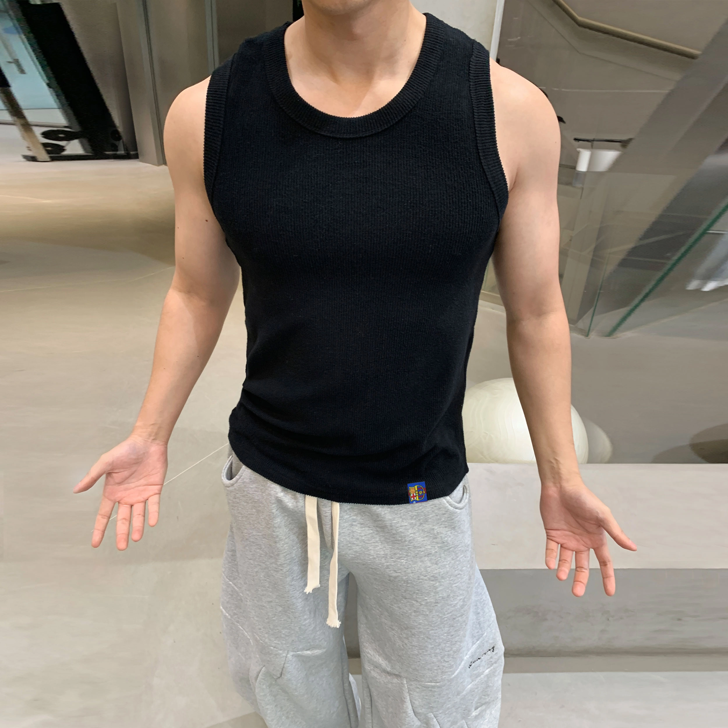 巴塞罗那足球俱乐部 美式高街风队徽布标健身坎肩修身百搭正肩纯色基础款休闲训练针织背心 男女同款