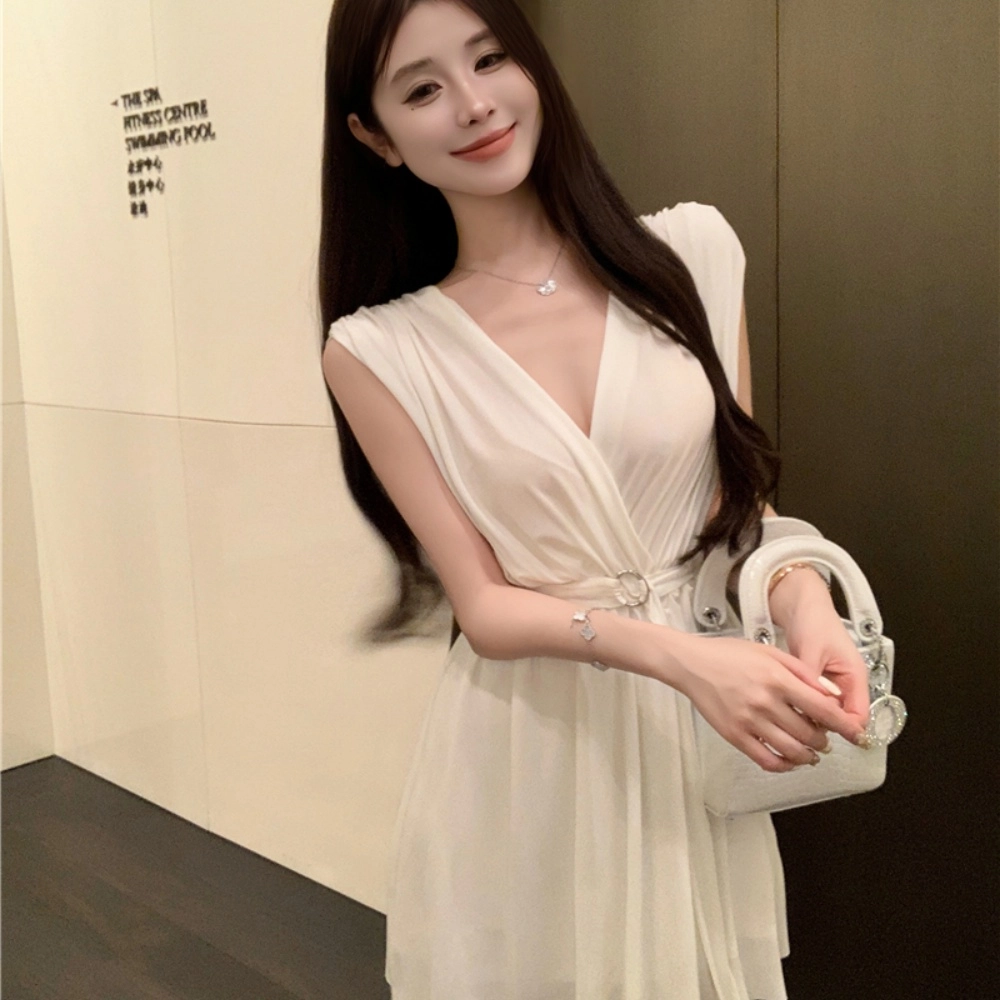 水中花 韩系时尚简约优雅气质褶皱修身显瘦设计感抹胸无袖连衣裙 女款