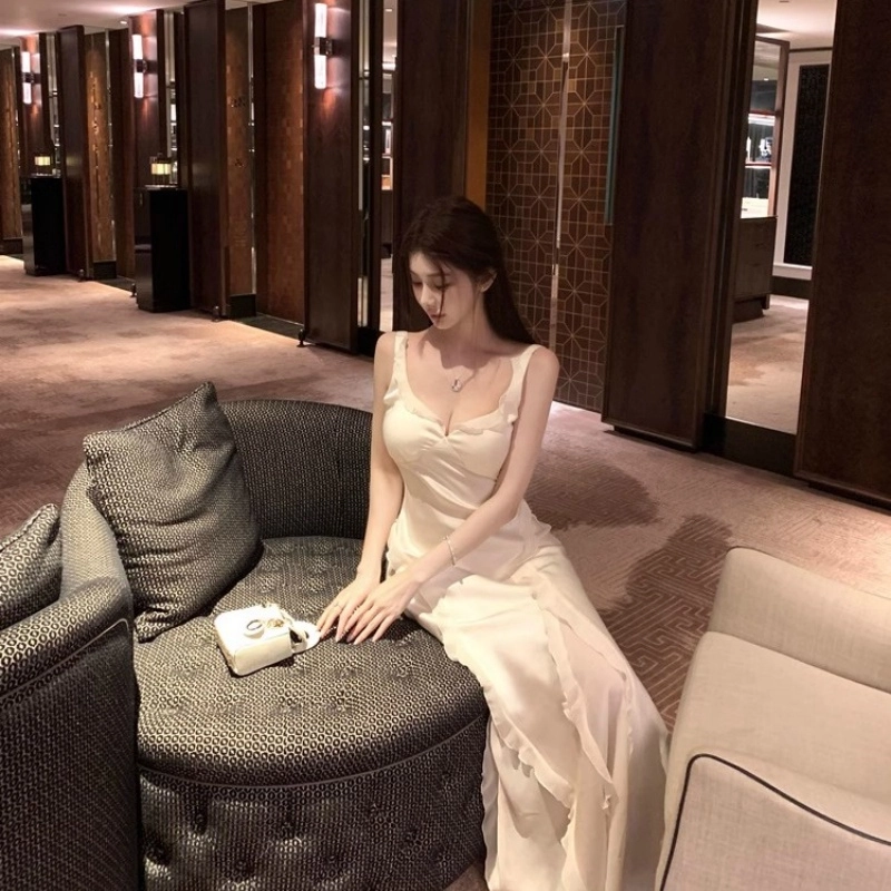 水中花 白玉兰清冷感荷叶边露背缎面斜裁气质长裙吊带连衣裙 女款