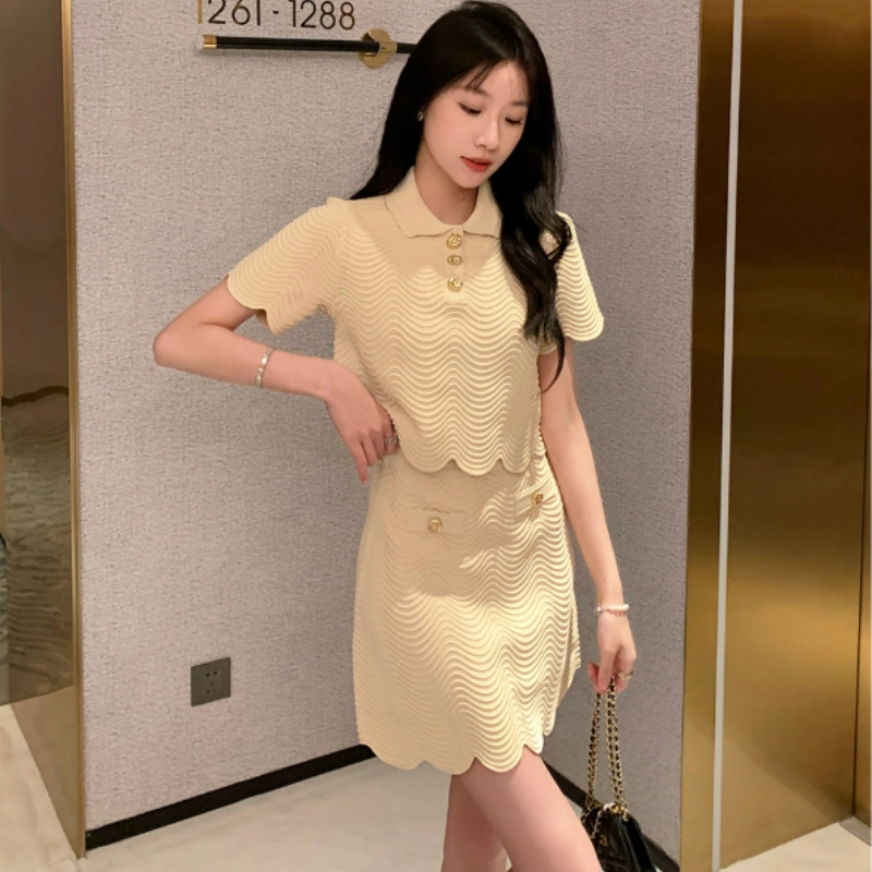 水中花 复古运动风简约休闲短袖通勤百搭时尚裙装套装 女款