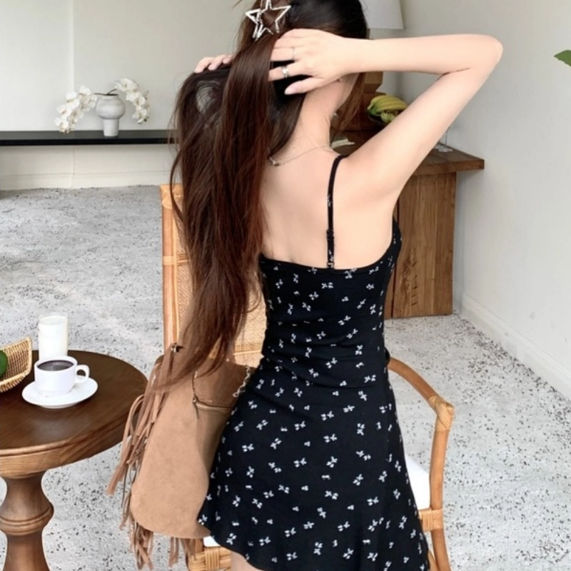 水中花 法式时尚气质独特甜辣妹碎花收腰显瘦包臀吊带连衣裙 女款