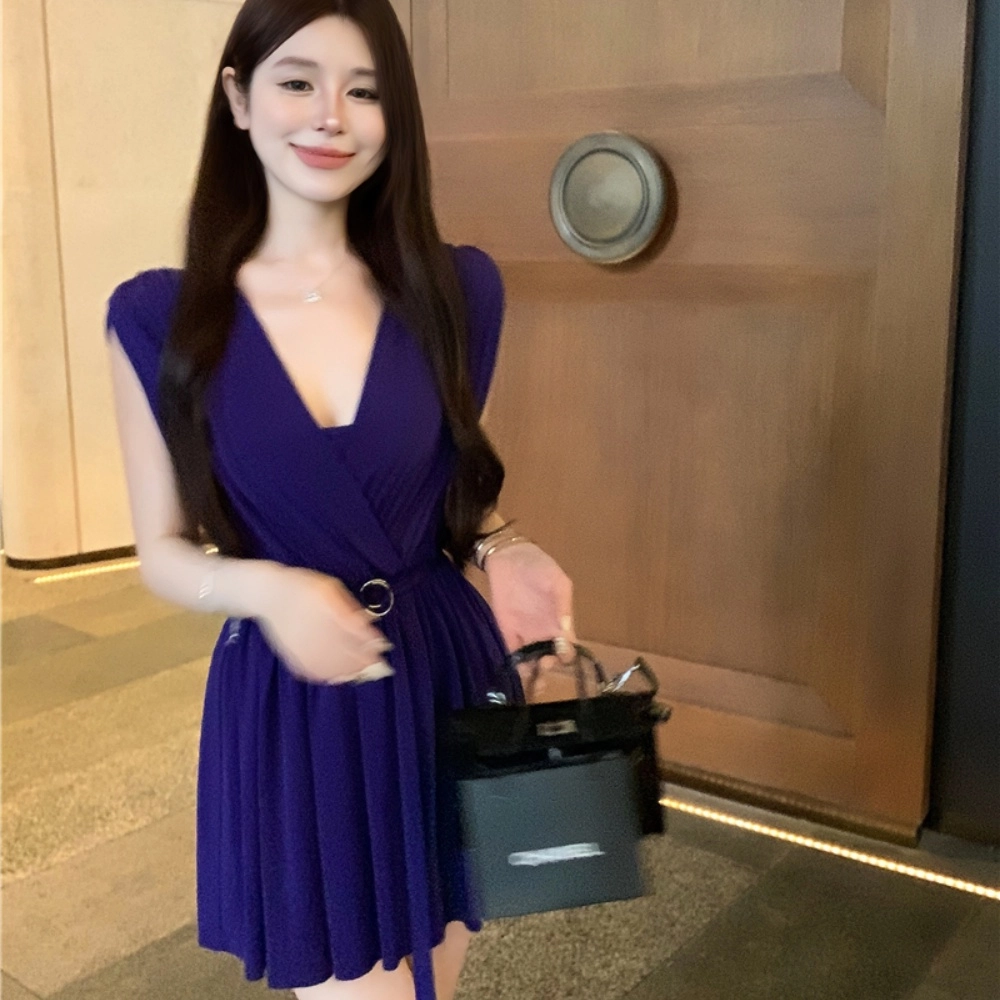 水中花 韩系时尚简约优雅气质褶皱修身显瘦设计感抹胸无袖连衣裙 女款