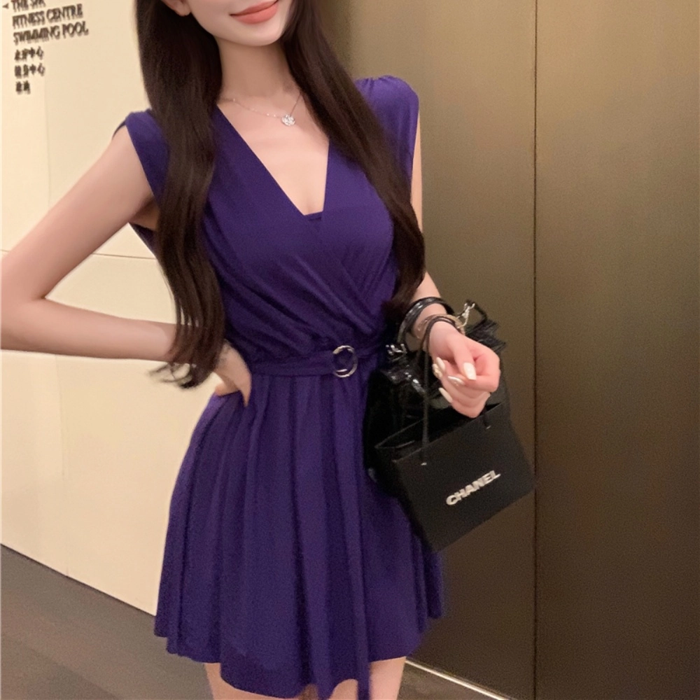 水中花 韩系时尚简约优雅气质褶皱修身显瘦设计感抹胸无袖连衣裙 女款